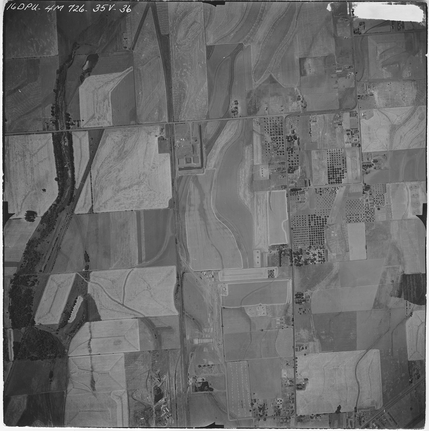 Aerial photograph from 4m726 N.W. River Survey, frame 35V-36.