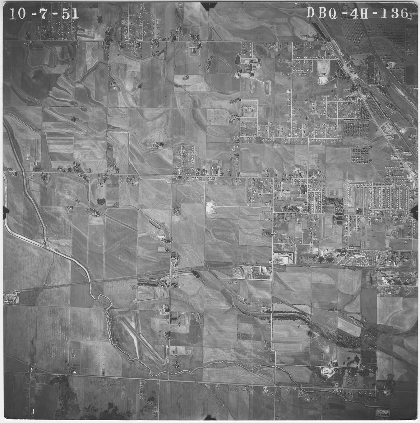 Aerial photograph from DBQ, frame DBQ-4H-136.