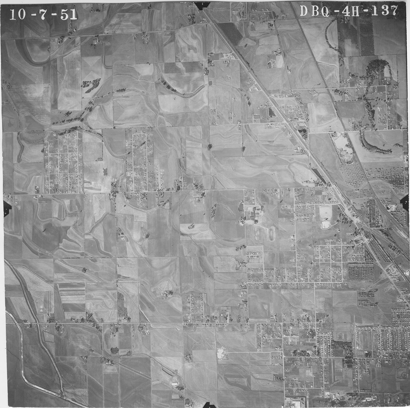 Aerial photograph from DBQ, frame DBQ-4H-137.